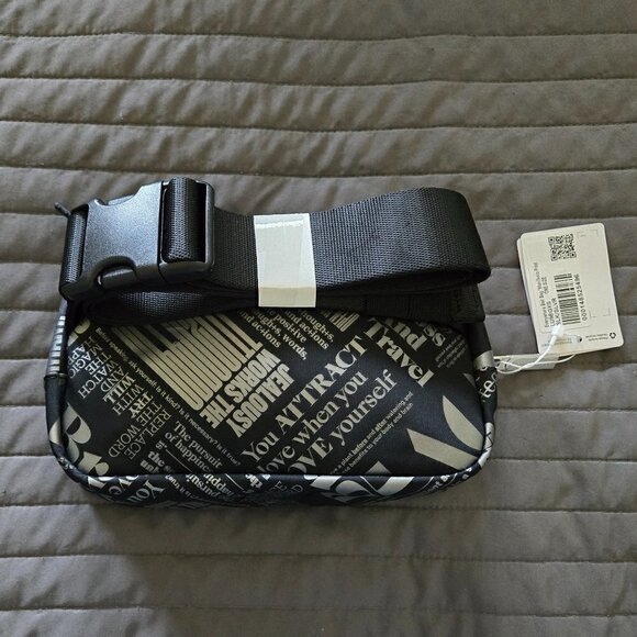 NWT Lululemon Everywhere belt bag 1L -  Manifesto - Picture 4 of 5